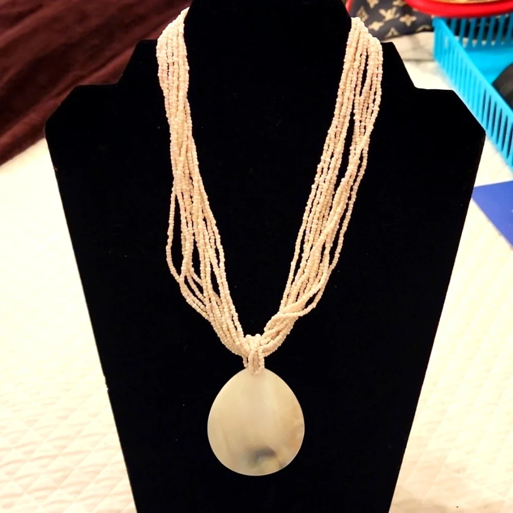 Shell Necklace - Picture 1 of 3